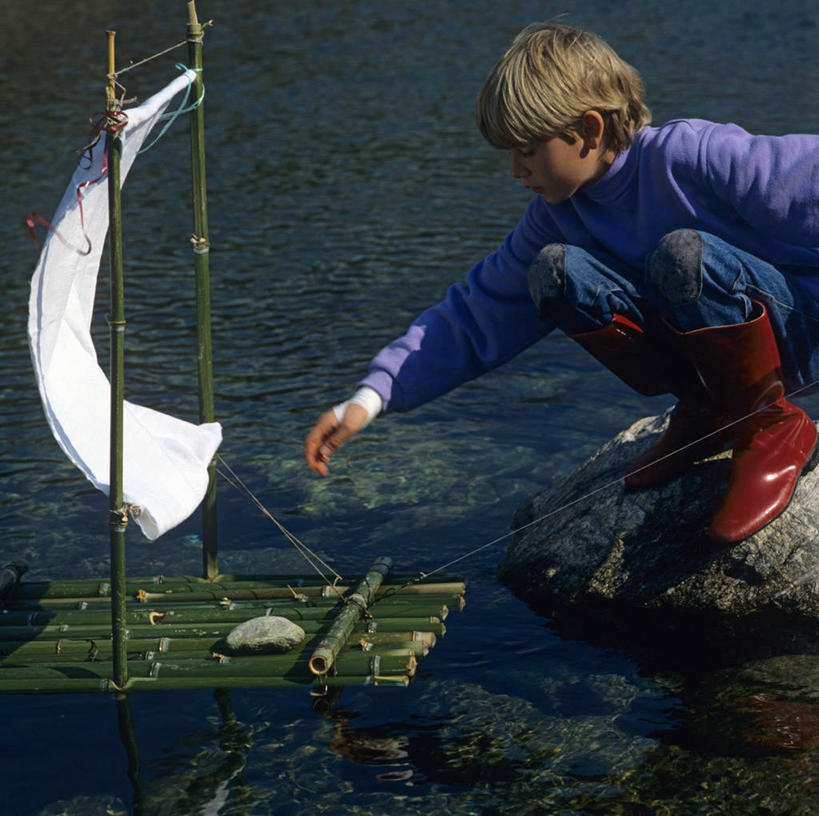 帆船,西方人,儿童,一个人,护士,蹲,横图,室外,白天,侧面,纯洁,船,鞋子,欧洲,中国,欧洲人,亚洲,仅一个男性,仅一个人,握,服装,雨鞋,雨靴,拿,拿着,注视,休闲装,靴子,浙江,浙江省,小孩,衣服,交通工具,观察,看,仅一个小孩,休闲,休闲服,可爱,童年,童趣,握着,服饰,观看,察看,白衣天使,关注,载具,胶鞋,童真,东亚,烂漫,无邪,中华人民共和国,华东地区,浙,海宁,海宁市,盐官,盐官镇,天真,男孩,男人,男性,白种人,孩子,蹲着,半身,彩图,男生