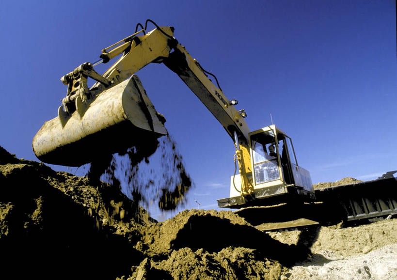 无人,横图,室外,白天,仰视,技术,建筑,一辆,阴影,光线,影子,泥土,土壤,车,施工,蓝色,蓝天,天空,阳光,交通工具,天,机械,工程车,晴朗,工程,载具,推土机,万里无云,交通运输,工作车,施工车,晴空,晴空万里,彩图,低角度拍摄