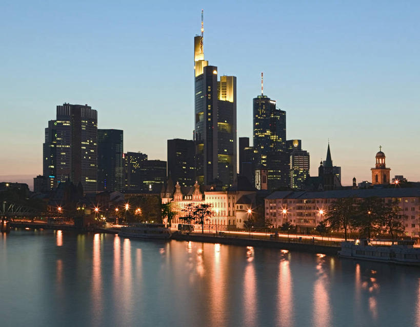 无人,高楼大厦,横图,室外,白天,正面,度假,河流,美景,日落,水,城市风光,城市,大厦,建筑,摩天大楼,德国,欧洲,阴影,光线,影子,河水,景观,水流,晚霞,霞光,落日,建筑群,灯光,娱乐,建设,黄昏,享受,休闲,景色,彩霞,放松,西欧,德意志联邦共和国,法兰克福,法兰克福市,黑森州,夕照,薄暮,夕阳,彩图,傍晚,大楼,高层建筑,高楼,摩天楼,斜阳