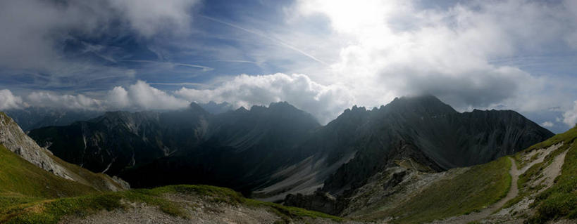 无人,横图,室外,白天,正面,旅游,度假,草地,草坪,美景,山,山脉,植物,奥地利,欧洲,阿尔卑斯山,阴影,光线,影子,景观,山峰,云,云朵,山峦,云彩,娱乐,草,树,树木,蓝色,绿色,白云,蓝天,天空,阳光,自然,群山,天,享受,休闲,景色,放松,生长,晴朗,成长,自然风光,中欧,阿尔卑斯山脉,奥地利共和国,蒂罗尔,蒂罗尔州,晴空,彩图,卡尔文德尔山脉