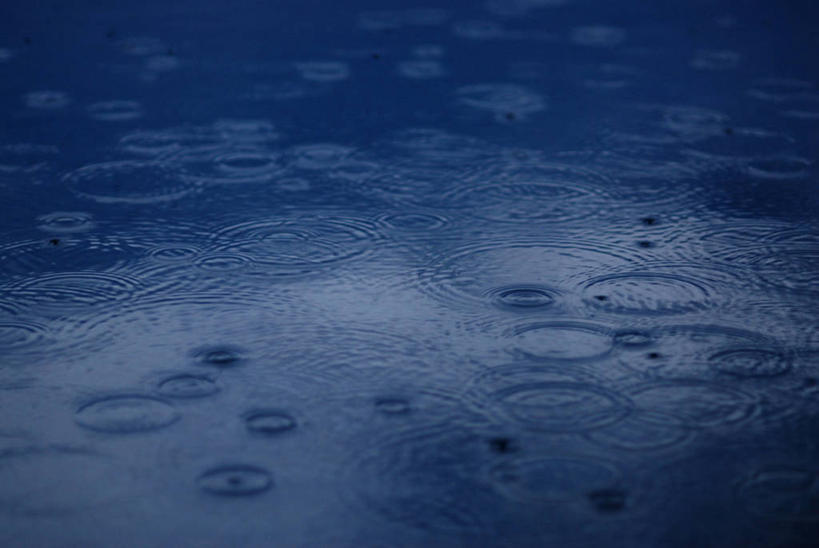 无人,横图,俯视,室外,特写,白天,水,雨,波纹,圆形,图形,液体,圆,水滴,漩涡,几何,水纹,波浪,细雨,旋涡,数学,小雨,彩图,高角度拍摄,几何图形,平面图形