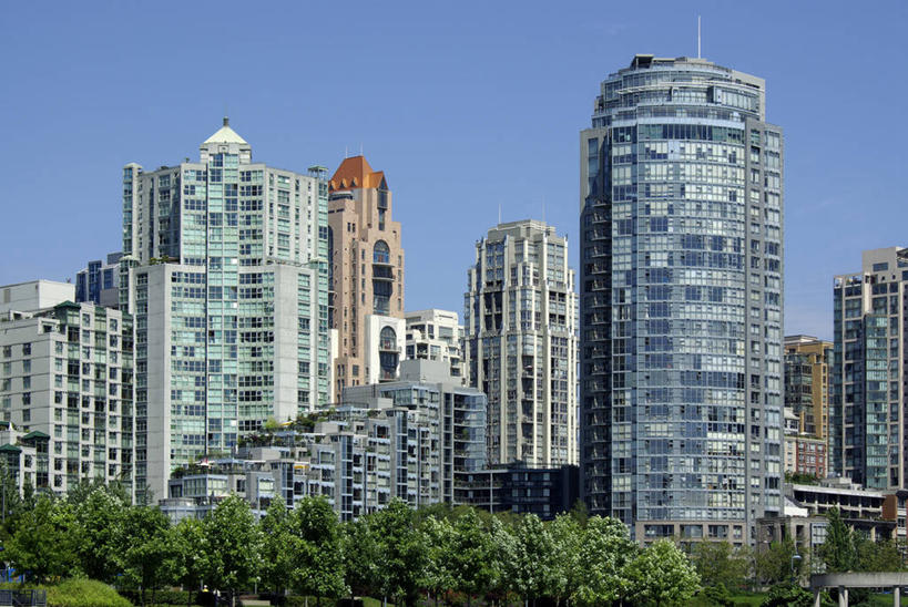 无人,高楼大厦,横图,室外,白天,仰视,度假,美景,植物,城市风光,城市,大厦,建筑,摩天大楼,加拿大,阴影,光线,影子,景观,娱乐,树,树木,蓝色,绿色,蓝天,天空,阳光,自然,天,享受,休闲,景色,放松,生长,晴朗,成长,北美,北美洲,美洲,万里无云,北亚美利加洲,亚美利加洲,卑诗省,不列颠哥伦比亚,不列颠哥伦比亚省,温哥华,晴空,晴空万里,彩图,低角度拍摄,大楼,高层建筑,高楼,摩天楼,福溪,卑斯省