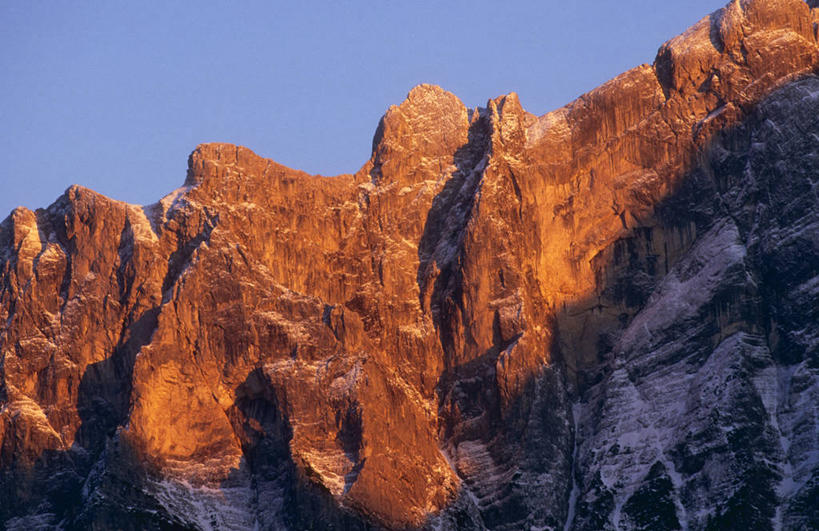 无人,横图,室外,白天,正面,旅游,度假,石头,美景,山,雪,雪山,大雪,奥地利,欧洲,阴影,光线,石子,影子,冰,积雪,景观,山顶,山峰,雪景,冬季,冬天,山峦,娱乐,蓝色,蓝天,天空,阳光,自然,天,享受,休闲,景色,放松,寒冷,晴朗,冰冷,自然风光,中欧,万里无云,严寒,奥地利共和国,冰凉,酷寒,凛冽,凛凛,极冷,颠峰,极峰,施蒂利亚州,施泰尔马克州,石块,岩石,晴空,晴空万里,彩图