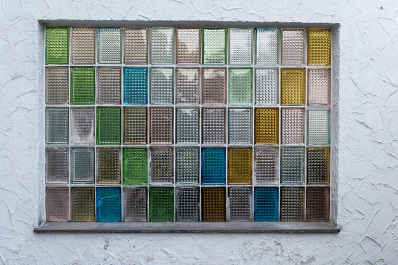 无人,横图,彩色,室内,特写,白天,正面,建材,窗户,建筑,静物,材料,砖,砖块,墙,玻璃窗,墙壁,墙面,砖头,建造,五颜六色,色彩斑斓,五彩缤纷,五彩斑斓,五光十色,石料,彩图,砌墙砖