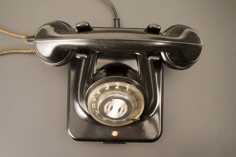 无人,打电话,横图,俯视,室内,特写,白天,桌面,桌子,静物,电话,阴影,灰色背景,反射,影子,通讯设备,一个,灰色,话筒,电话线,摄影,影棚,单个,交流,老式电话,电话机,沟通,通话,彩图,高角度拍摄,影棚拍摄,拍摄,旋转号盘电话机