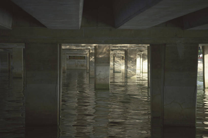 无人,横图,室外,白天,正面,河流,石头,水,阴影,波纹,光线,石子,影子,河水,水流,桥,涟漪,石桥,拱桥,栈桥,倒影,水纹,阳光,波浪,拱形,人行桥,石拱桥,倒映,水晕,反照,石块,彩图