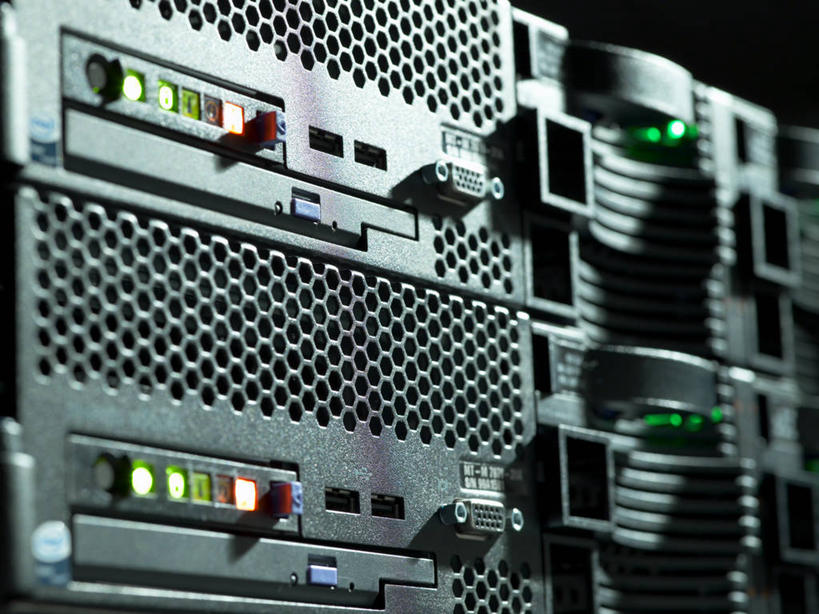 无人,横图,室内,特写,白天,白色背景,正面,电脑,静物,阴影,反射,网络,影子,输入设备,通讯设备,开关,按钮,台式电脑,摄影,影棚,光驱,主机,机箱,通信设备,光盘驱动器,电脑主机,彩图,影棚拍摄,拍摄