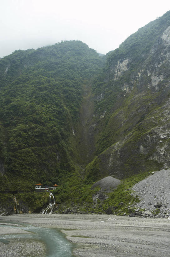 无人,公园,竖图,室外,白天,正面,旅游,度假,石头,美景,森林,山,山脉,树林,植物,台湾,中国,亚洲,阴影,光线,石子,影子,景观,山顶,山峰,山峦,娱乐,树,树木,蓝色,绿色,蓝天,天空,阳光,自然,群山,天,享受,休闲,景色,放松,生长,晴朗,成长,国家公园,自然风光,东亚,花莲县,南投县,万里无云,港澳台,中华人民共和国,台湾省,台中,台中市,颠峰,极峰,太鲁阁国家公园,花莲,南投,石块,晴空,晴空万里,彩图,次高太鲁阁国立公园,台