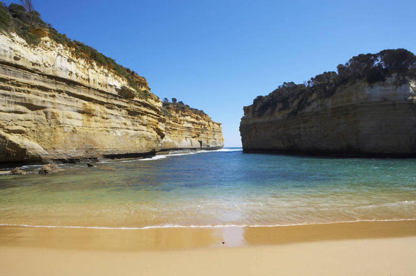 无人,公园,横图,室外,白天,正面,旅游,度假,海浪,海洋,石头,美景,沙滩,山,山脉,植物,澳大利亚,阴影,光线,沙子,石子,影子,海岸,景观,浪花,山顶,山峰,沙地,山峦,娱乐,树,树木,蓝色,绿色,蓝天,天空,阳光,自然,海水,群山,天,享受,休闲,景色,放松,生长,晴朗,成长,国家公园,自然风光,大洋洲,澳洲,海景,墨尔本,万里无云,南方大陆,首府,澳大利亚联邦,坎贝尔港国家公园,维多利亚,维多利亚州,新金山,颠峰,极峰,大洋路,大海,风浪,海,海水的波动,海滩,近岸浪,石块,涌浪,晴空,晴空万里,彩图