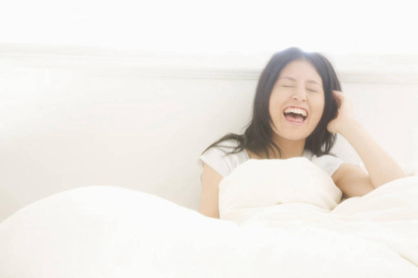 东方人,一个人,躺,闭眼,横图,室内,白天,正面,床,卧室,亚洲,仅一个年轻女性,仅一个女性,仅一个人,服装,双人床,床单,大喊,休闲装,黄种人,被子,衣服,白色,张嘴,休闲,疼痛,温暖,休闲服,服饰,保暖,大叫,头疼,头痛,被单,御寒,羽绒被,痛苦,张大嘴巴,大呼,卧着,年轻女性,女人,女性,亚洲人,张开嘴,闭眼睛,闭着眼,闭着眼睛,躺着,卧,半身,彩图,睡房,卧房