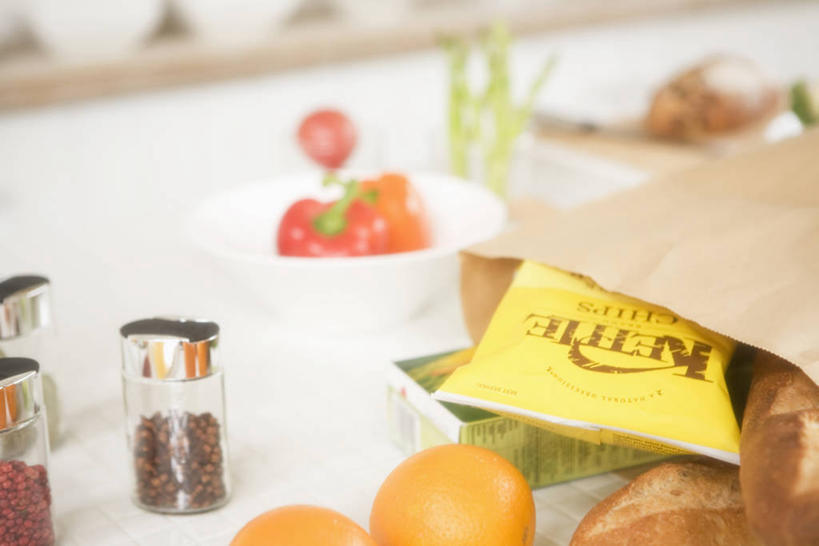 无人,横图,室内,特写,白天,正面,烹饪,厨房,桌面,桌子,蔬菜,土豆,袋子,水果,朦胧,模糊,新鲜,罐子,纸袋,调味,生食,香料,油炸,佐料,料理,食品,果实,菜肴,美食,玻璃制品,食物,玻璃瓶,瓶子,容器,佳肴,有机食品,绿色食品,储藏,配料,甜橙,储存,馍馍蛋,作料,橙子,橙,洋芋,山药蛋,马铃薯,彩图,灶间,厨房料理台,鹄壳,黄橙,黄果,金橙,金环,金球,糖橙,炸土豆片,贮存,料理台