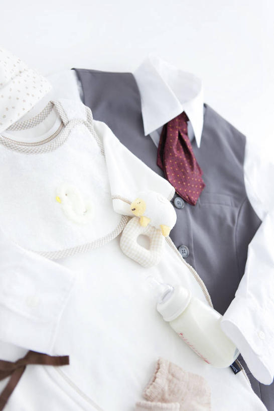 无人,竖图,俯视,室内,特写,白天,白色背景,婴儿服装,制服,静物,鞋子,阴影,服装,反射,影子,衣服,婴儿鞋,校服,摄影,服饰,影棚,休闲鞋,衣着,穿着,学生服,衣饰,彩图,高角度拍摄,影棚拍摄,婴儿服,拍摄,日本校服