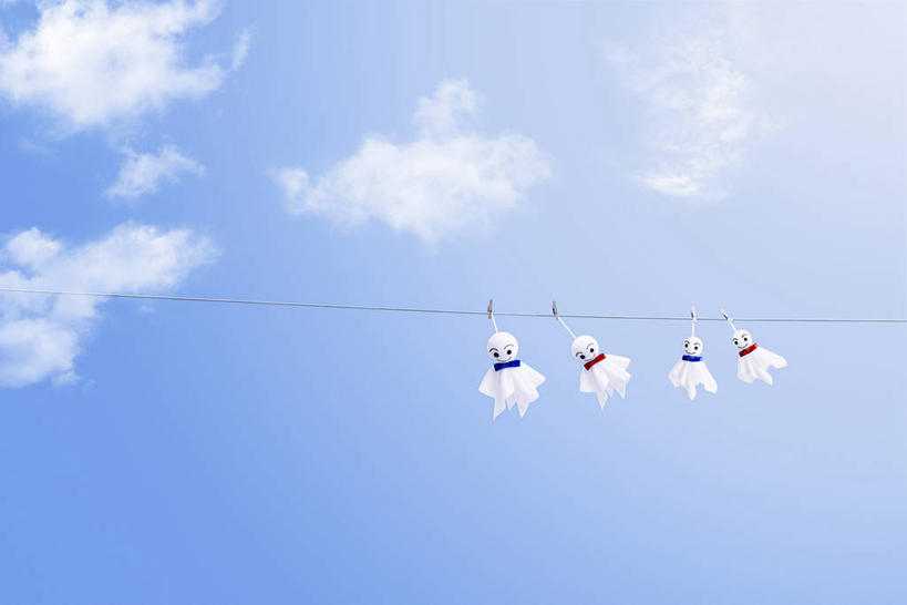 无人,横图,室外,白天,仰视,美景,一排,吊挂,悬挂,阴影,整齐,光线,影子,塑料,景观,云,云朵,挂,云彩,文化,排列,蓝色,白云,蓝天,天空,阳光,自然,夹子,晾衣绳,绳子,塑料制品,天,祈祷,四个,健康,景色,许愿,晴朗,纪念,祈求,晴天娃娃,队列,自然风光,衣夹,放晴娘,晴天和尚,扫晴娘,扫天婆,平安,晴空,彩图,低角度拍摄