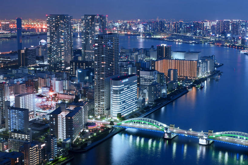 无人,高楼大厦,横图,俯视,航拍,室外,夜晚,度假,河流,美景,水,城市风光,标志建筑,城市,大桥,大厦,地标,建筑,摩天大楼,桥梁,夜景,东京,日本,亚洲,阴影,光线,影子,河水,景观,水流,建筑群,斜拉桥,桥,灯光,娱乐,建设,蓝色,蓝天,天空,天,享受,休闲,景色,放松,鸟瞰,东亚,本州,关东地方,本州岛,日本国,东京都,隅田川,胜哄桥,斜张桥,彩图,高角度拍摄,大楼,高层建筑,高楼,摩天楼