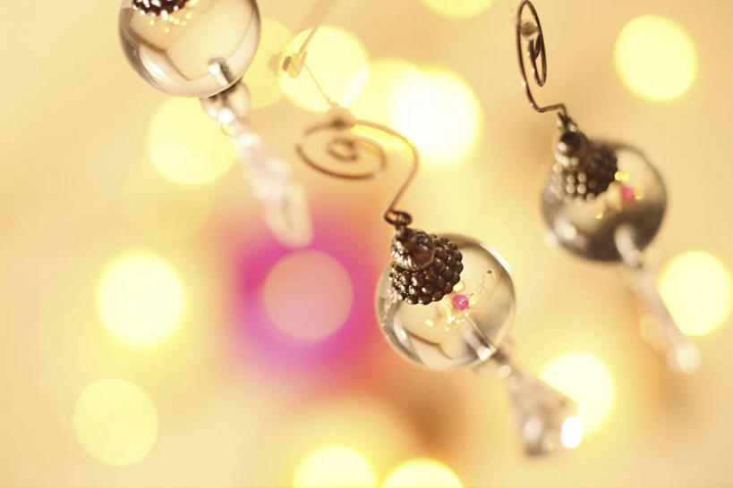 无人,横图,俯视,室内,特写,白天,蜡烛,金属制品,阴影,朦胧,模糊,反射,光线,金属,火焰,影子,烛光,燃烧,点燃,螺旋状,彩图,高角度拍摄,螺旋形,螺旋形状,螺旋型