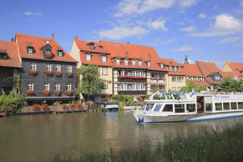 无人,家,横图,室外,白天,正面,度假,河流,美景,水,植物,城市风光,城市,轮船,船,德国,欧洲,阴影,波纹,光线,影子,房屋,屋子,河水,景观,水流,云,云朵,公寓,涟漪,云彩,娱乐,洋房,楼房,住宅,树,树木,蓝色,绿色,白云,倒影,蓝天,水纹,天空,阳光,自然,交通工具,波浪,天,享受,休闲,景色,放松,生长,晴朗,成长,倒映,西欧,载具,德意志联邦共和国,水晕,巴伐利亚,巴伐利亚州,拜恩州,拜恩自由州,反照,班贝格,晴空,彩图,房子