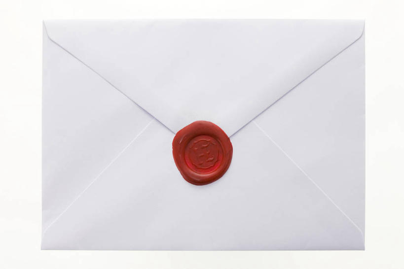 无人,横图,俯视,室内,特写,白天,白色背景,静物,阴影,反射,传递,信息,影子,邮件,联系,标记,红色,联络,邮递,通信,摄影,影棚,信件,记号,封闭,邮政,封口,封口漆,封印蜡,火漆,火漆戳,火漆蜡,火漆印,蜡封戳,彩图,高角度拍摄,影棚拍摄,拍摄