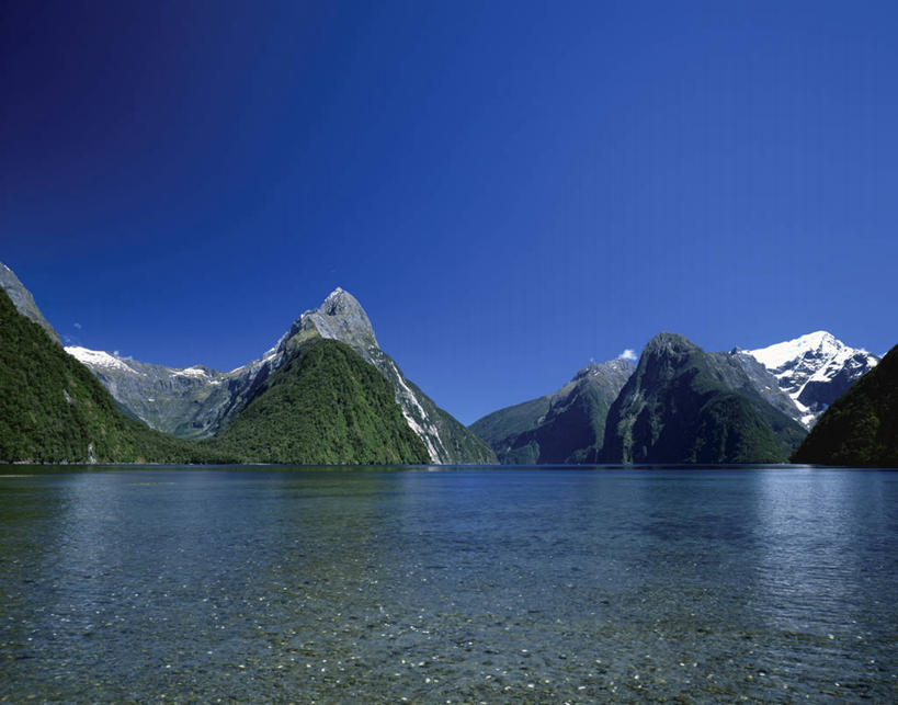 无人,公园,横图,室外,白天,正面,旅游,度假,海浪,海洋,美景,森林,山,树林,雪,雪山,植物,大雪,新西兰,阴影,光线,影子,冰,积雪,景观,浪花,山峰,雪景,冬季,冬天,山峦,娱乐,树,树木,蓝色,绿色,蓝天,天空,阳光,自然,海水,天,享受,休闲,景色,放松,寒冷,生长,晴朗,成长,冰冷,国家公园,自然风光,大洋洲,海景,万里无云,严寒,纽西兰,冰凉,酷寒,凛冽,凛凛,极冷,长白云之乡,峡湾国家公园,新西兰南岛,米尔福德峡湾,大海,风浪,海,海水的波动,近岸浪,涌浪,晴空,晴空万里,彩图