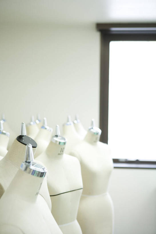 无人,学校,竖图,室内,白天,正面,窗户,静物,人造模特,墙,校园,玻璃窗,墙壁,墙面,教室,道具,课堂,模特道具,时装道具,彩图,包布模特,服装立裁人台,人台,试衣模特,试衣人台