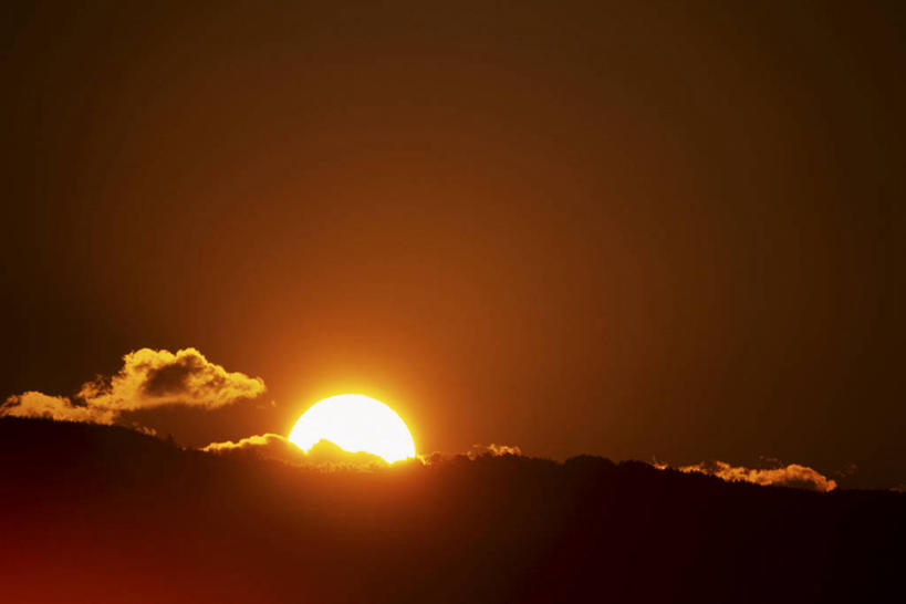 无人,横图,室外,白天,仰视,旅游,度假,日出,美景,太阳,日本,亚洲,景观,朝霞,晨曦,黎明,娱乐,阳光,自然,享受,休闲,景色,放松,自然风光,东亚,日本国,朝阳,彩图,低角度拍摄,卯时,破晓,日始