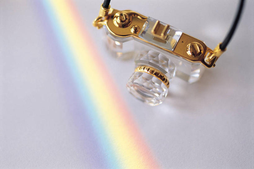 无人,横图,俯视,室内,特写,白天,白色背景,彩虹,静物,阴影,反射,影子,摄像机,水晶,一个,模型,摄像,摄影,影棚,单个,摄影机,录像,水晶制品,虹,虹桥,七彩虹,天虹,彩图,高角度拍摄,影棚拍摄,拍摄