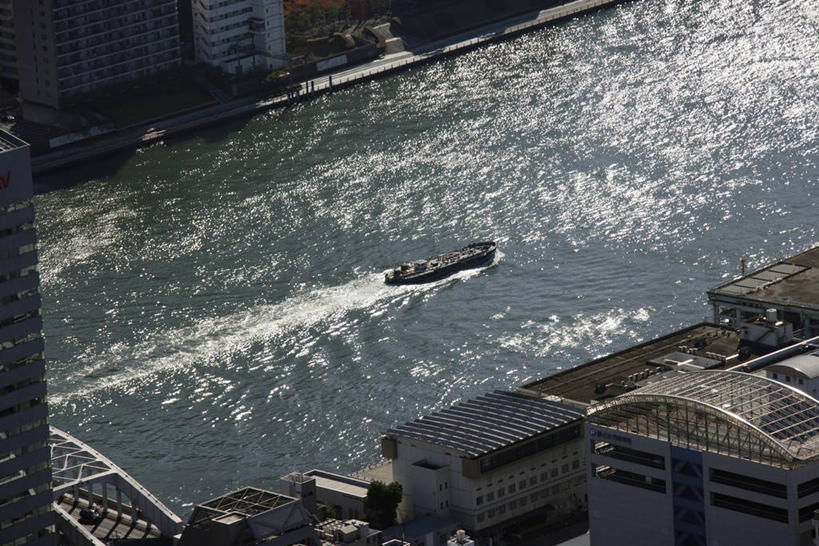 无人,家,横图,俯视,航拍,室外,白天,度假,河流,美景,水,城市风光,城市,轮船,船,东京,日本,亚洲,一艘,阴影,波纹,飞溅,溅,光线,液体,影子,房屋,屋子,河水,景观,水滴,水流,公寓,中央区,娱乐,洋房,楼房,住宅,水珠,水纹,阳光,船尾波,交通工具,波浪,享受,休闲,景色,放松,鸟瞰,喷洒,载具,东亚,本州,关东地方,本州岛,日本国,东京都,日本桥,彩图,高角度拍摄,房子