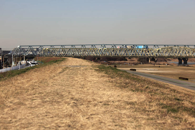 无人,栏杆,横图,室外,白天,正面,度假,河流,美景,沙滩,水,城市风光,城市,大桥,桥梁,东京,日本,亚洲,阴影,光线,沙子,影子,河岸,河水,河滩,景观,水流,围栏,桥,沙地,娱乐,护栏,蓝色,蓝天,天空,阳光,天,享受,休闲,景色,放松,晴朗,东亚,跨线桥,本州,万里无云,关东地方,本州岛,日本国,东京都,荒川区,晴空,晴空万里,彩图