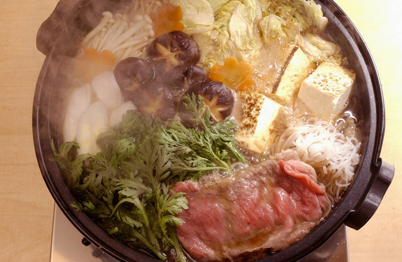 豆腐,无人,横图,俯视,室内,特写,白天,烹饪,雾,蔬菜,厨具,沸腾,朦胧,模糊,新鲜,蒸汽,炖锅,锅子,陶瓷,金针菇,菌菇,香菇,肉,日本料理,牛肉,料理,食品,陶瓷制品,水蒸气,菌类,锅,菜肴,美食,肉类,食物,一个,日式料理,日式,食用菌,佳肴,有机食品,绿色食品,单个,锅具,真菌,豆制品,肉食,烹饪用具,蒸发,构菌,金菇,毛柄金钱菌,银针菇,智力菇,寿喜锅,椎茸,烹调用具,烹调,彩图,高角度拍摄,牛肉火锅,平庄菇,香菌,香蕈