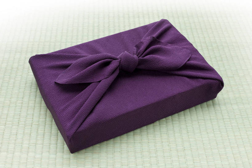 无人,横图,俯视,室内,特写,白天,静物,阴影,花纹,日本文化,反射,布,图案,影子,塌塌米,榻榻米,布纹,文化,一个,紫色,单个,布匹,风吕敷,包袱布,叠席,彩图,高角度拍摄