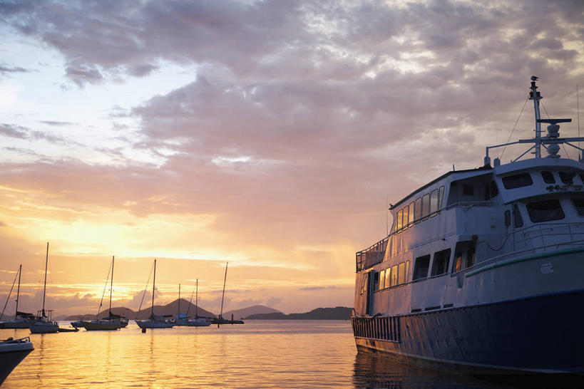 无人,码头,横图,室外,白天,正面,旅游,度假,海浪,海洋,美景,日落,山,山脉,港口,船,加勒比海,阴影,光线,影子,景观,浪花,山峰,晚霞,霞光,云,云朵,落日,游艇,山峦,云彩,娱乐,白云,阳光,自然,海水,黄昏,交通工具,群山,享受,休闲,景色,彩霞,南美,放松,南美洲,拉丁美洲,自然风光,载具,美洲,海景,维京群岛,亚美利加洲,南亚美利加洲,处女群岛,美属处女群岛,美属维尔京群岛,维尔京群岛,夕照,薄暮,美属维京群岛,圣约翰岛,大海,风浪,海,海水的波动,近岸浪,涌浪,夕阳,彩图,傍晚,摆渡口,埠头,渡口,渡头,港湾,海港,货运码头,口岸,商港,斜阳