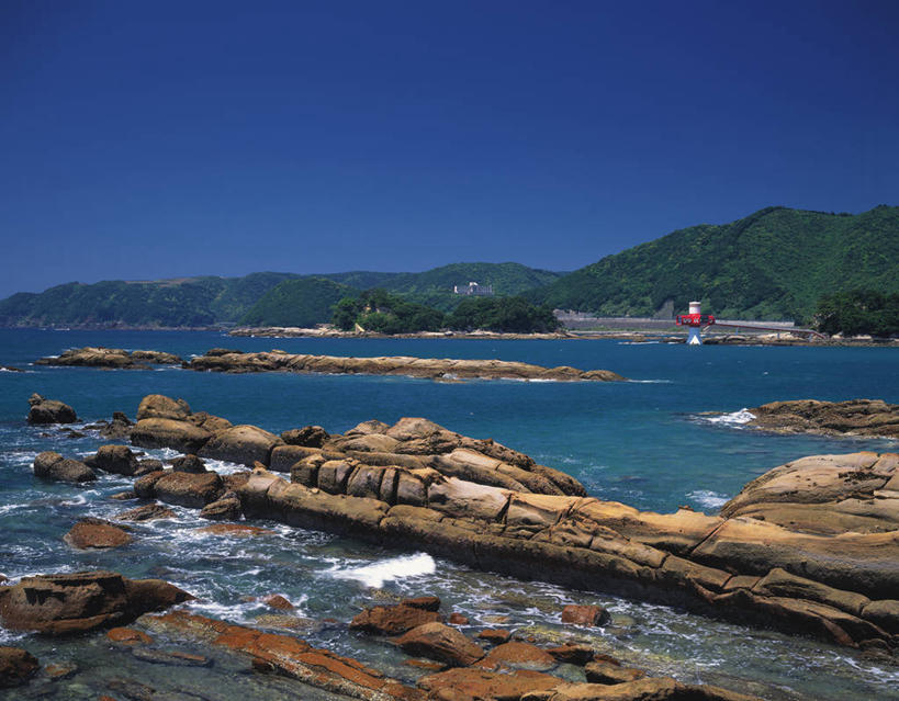 无人,横图,室外,白天,正面,旅游,度假,海浪,海洋,石头,美景,山,山脉,树林,植物,日本,亚洲,阴影,光线,石子,影子,景观,浪花,山峰,山峦,娱乐,树,树木,蓝色,绿色,蓝天,天空,阳光,自然,海水,群山,天,享受,休闲,景色,放松,生长,晴朗,成长,自然风光,海景,东亚,万里无云,高知,日本国,高知县,四国地方,四国,四国岛,大海,风浪,海,海水的波动,近岸浪,石块,岩石,涌浪,晴空,晴空万里,彩图,龙串海岸,土佐清水市