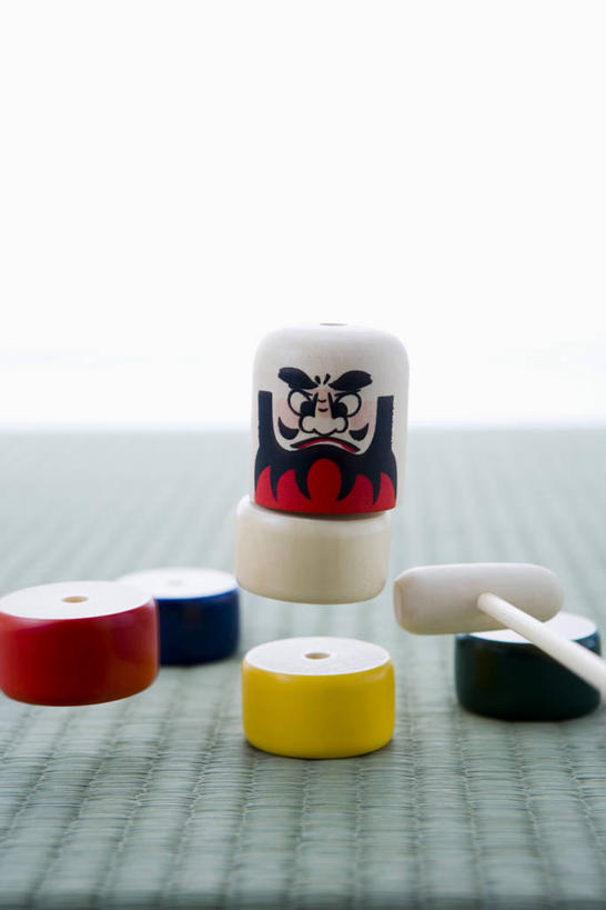 无人,竖图,室内,特写,白天,白色背景,正面,静物,一堆,阴影,堆叠,堆积,朦胧,模糊,反射,娃娃,影子,塌塌米,榻榻米,祝福,文化,传统,祈祷,祈福,健康,许愿,摄影,影棚,纪念,堆,祈求,吉祥,叠席,好运,平安,彩图,影棚拍摄,拍摄,达摩吉祥娃娃