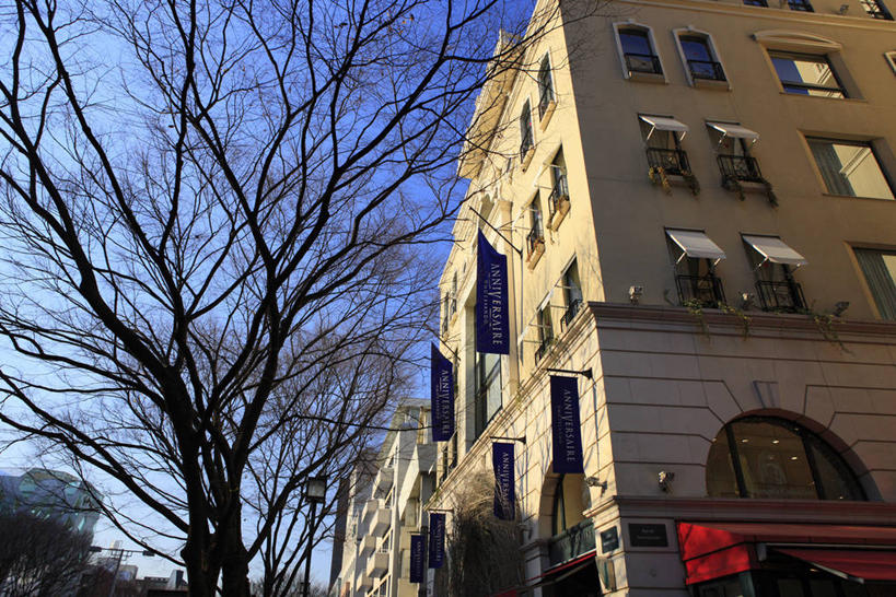 无人,横图,室外,白天,仰视,度假,美景,城市风光,城市,路灯,照明,东京,日本,亚洲,阴影,光线,影子,景观,灯光,娱乐,灯,蓝色,蓝天,天空,阳光,天,享受,休闲,景色,放松,晴朗,照亮,照明设备,咖啡店,咖啡屋,东亚,本州,万里无云,关东地方,本州岛,日本国,东京都,涩谷区,原宿,表参道,晴空,晴空万里,彩图,低角度拍摄,咖啡馆