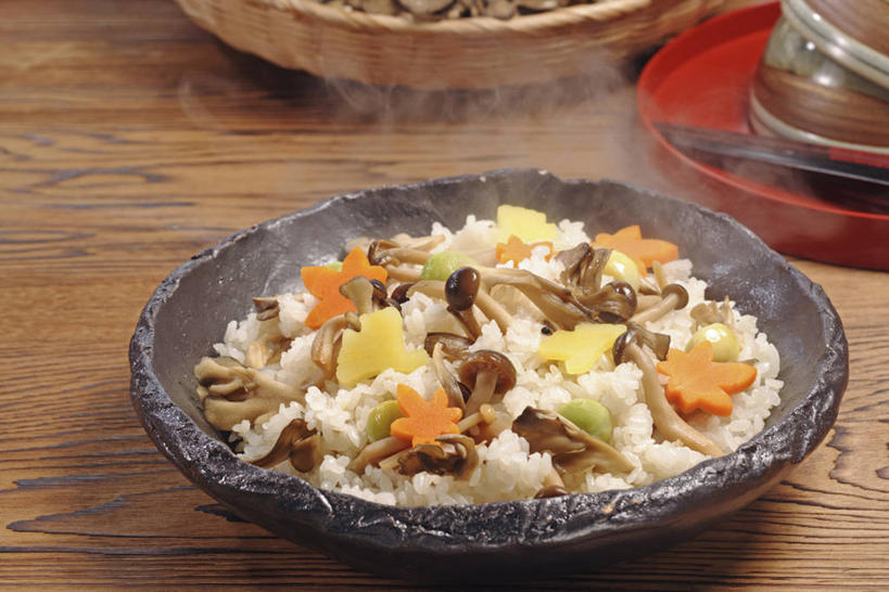 米饭,无人,横图,俯视,室内,特写,白天,烹饪,雾,餐桌,桌子,萝卜,胡萝卜,蔬菜,餐具,一堆,许多,堆叠,堆积,沸腾,朦胧,模糊,新鲜,木制,蒸汽,碟子,盘,菌菇,日本料理,料理,食品,水蒸气,饭,很多,菌类,菜肴,美食,食物,盘子,木制品,碟,日式料理,日式,食用菌,佳肴,有机食品,绿色食品,餐台,堆,五谷,真菌,黄萝卜,番萝卜,蒸发,红萝卜,甘荀,彩图,高角度拍摄,丁香萝卜,胡芦菔金,金笋