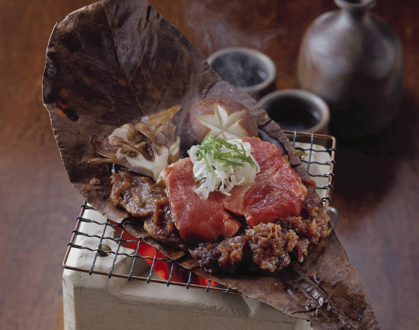 清酒,无人,横图,俯视,室内,特写,白天,烹饪,烧烤,雾,蔬菜,沸腾,朦胧,模糊,新鲜,蒸汽,陶瓷,菌菇,肉,日本料理,味增,牛肉,料理,食品,烤架,陶瓷制品,水蒸气,酒类,烤肉,菌类,菜肴,美食,肉类,酒,酒瓶,食物,饮料,瓶子,日式料理,日式,铁架,食用菌,佳肴,有机食品,绿色食品,真菌,肉食,蒸发,彩图,高角度拍摄,清酒瓶