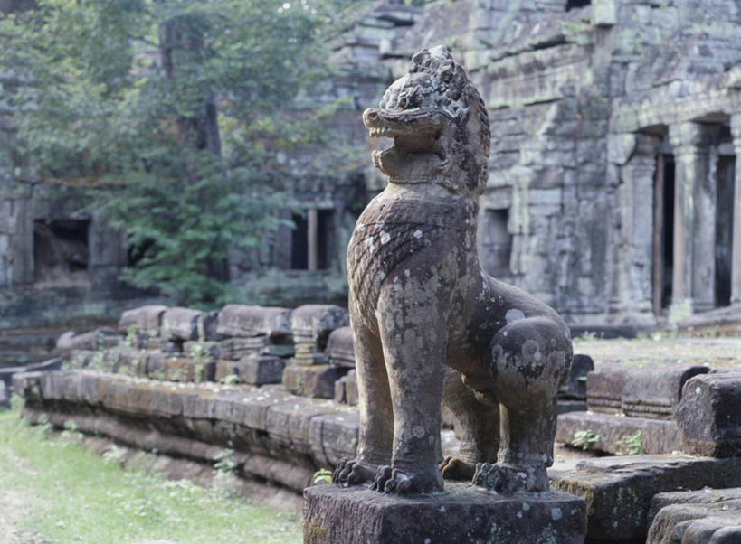 无人,寺庙,横图,室外,白天,正面,旅游,度假,草地,草坪,石头,名胜古迹,植物,标志建筑,地标,建筑,雕塑,柬埔寨,亚洲,节日,遗迹,艺术,装饰,雕刻,雕像,石子,燃烧,古迹,文化,文物,娱乐,建设,古建筑,石雕,废墟,草,树,树木,绿色,自然,香火,工艺品,庙宇,祈祷,享受,休闲,健康,旅游胜地,放松,许愿,宗教,东南亚,信仰,生长,成长,纪念,祈求,美术,主题,陈列,古文明,暹粒,高棉,塔普伦寺,塔布茏寺,柬埔寨王国,功能,美学,吉蔑,大吴哥城,吴哥,吴哥城,吴哥通王城,平安,石块,岩石,彩图,庙,寺