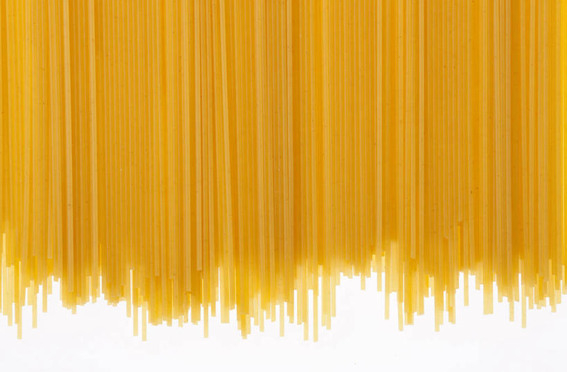 面食,面条,意大利面,无人,横图,俯视,室内,特写,白天,白色背景,西餐,一排,许多,整齐,面,料理,食品,很多,食物,排列,黄色,西式,摄影,影棚,队列,意粉,意面,彩图,高角度拍摄,影棚拍摄,拍摄