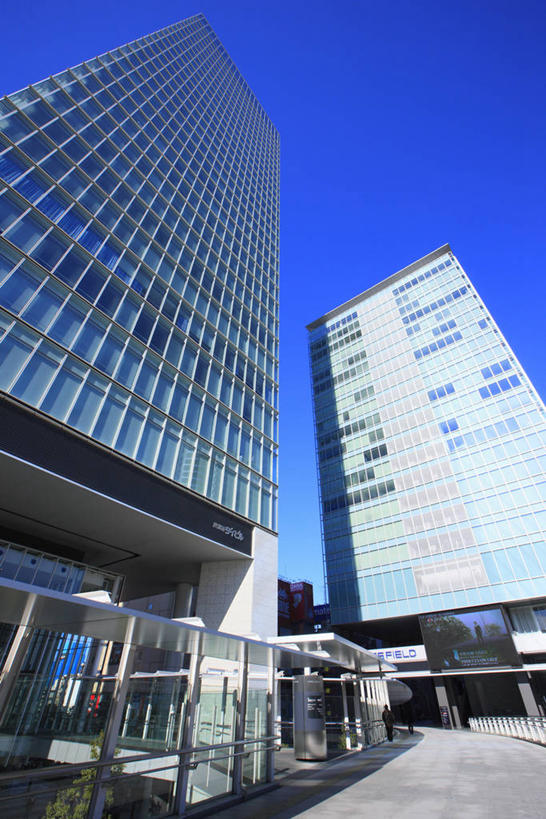 无人,高楼大厦,竖图,室外,白天,仰视,度假,美景,窗户,城市风光,城市,大厦,建筑,摩天大楼,东京,日本,亚洲,阴影,光线,影子,墙,景观,娱乐,建设,玻璃窗,墙壁,墙面,蓝色,蓝天,天空,阳光,天,享受,休闲,景色,放松,千代田区,晴朗,秋叶原,东亚,本州,万里无云,关东地方,本州岛,日本国,东京都,晴空,晴空万里,彩图,低角度拍摄,大楼,高层建筑,高楼,摩天楼