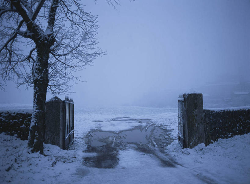 无人,横图,室外,白天,正面,旅游,度假,美景,雪,植物,大雪,门,法国,欧洲,墙,积雪,景观,雪景,冬季,冬天,娱乐,墙壁,墙面,树,树木,绿色,天空,自然,门框,天,享受,休闲,景色,放松,寒冷,生长,成长,西欧,法兰西,自然风光,法兰西共和国,法兰西第五共和国,严寒,奥弗涅,奥弗涅大区,彩图