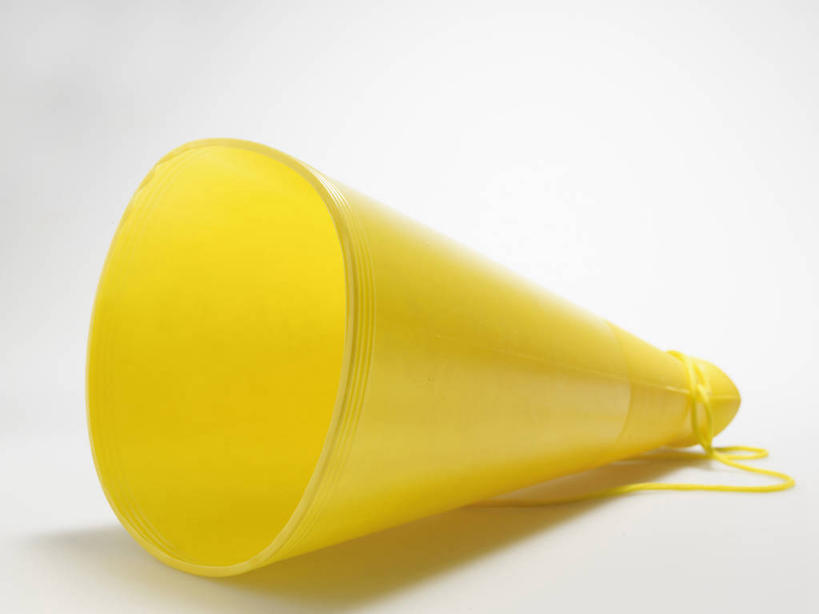 无人,横图,室内,特写,白天,白色背景,正面,静物,阴影,反射,影子,喇叭,一个,黄色,话筒,摄影,影棚,单个,传声筒,彩图,影棚拍摄,拍摄