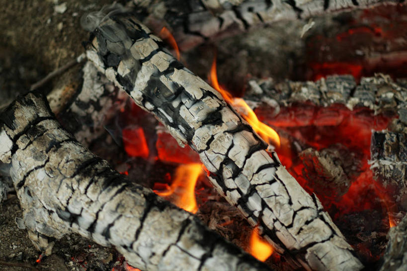 无人,横图,俯视,室内,特写,白天,热情,火,阴影,反射,火焰,影子,燃烧,木炭,能源,燃料,能量,煤矿,矿业,化石燃料,柴炭,彩图,高角度拍摄