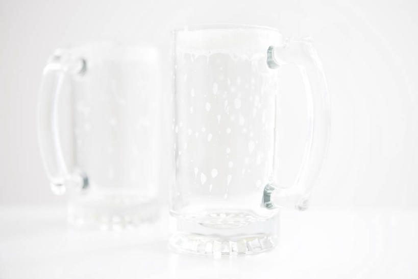 无人,横图,室内,特写,白天,白色背景,正面,静物,杯子,透明,玻璃制品,两个,白色,酒杯,啤酒杯,摄影,影棚,卫生,纯真,洁净,光明,通透,恬静,中间色,朴素,清白,玻璃杯,彩图,影棚拍摄,拍摄