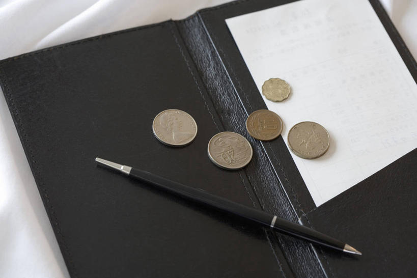 无人,横图,俯视,室内,特写,白天,钱,静物,阴影,反射,笔,材料,档案,钱币,文件,影子,办公用品,钢笔,文具,学习用品,资料,金融,经济,日元,文具用品,一支,文档,流通,贸易,货币,现金,硬币,彩图,高角度拍摄,日圆