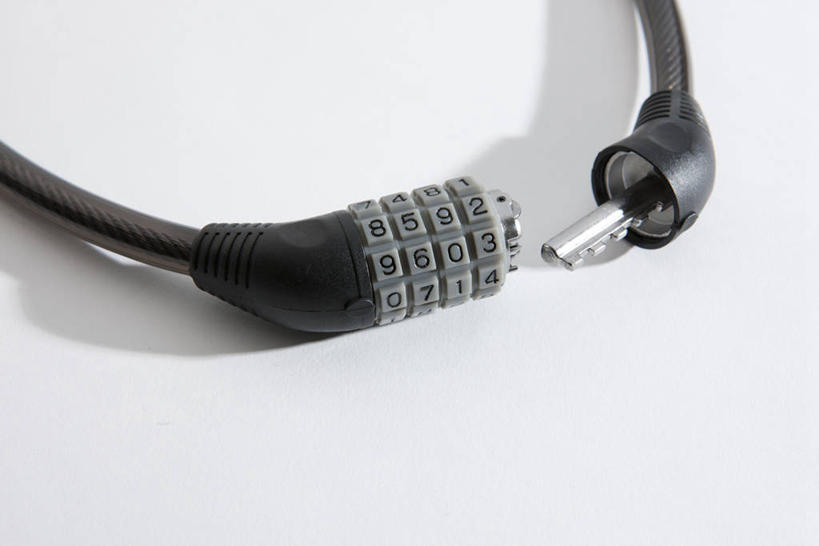 无人,横图,俯视,室内,特写,白天,白色背景,安全,静物,阴影,反射,标志,数字,文字,影子,字符,防护,标识,锁,一个,摄影,阿拉伯数字,密码锁,影棚,单个,保护,保险,私密,保全,周全,安稳,安定,防盗,平安,彩图,高角度拍摄,影棚拍摄,拍摄,号码锁