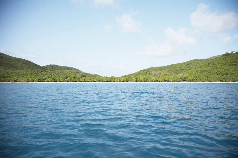 无人,横图,室外,白天,正面,旅游,度假,草地,草坪,湖,湖泊,美景,山,山脉,水,植物,加勒比海,阴影,波纹,光线,影子,湖面,景观,山峰,水流,水面,云,云朵,涟漪,山峦,云彩,娱乐,草,蓝色,绿色,白云,蓝天,水纹,天空,阳光,自然,波浪,湖水,群山,天,享受,休闲,景色,南美,放松,晴朗,波光粼粼,南美洲,拉丁美洲,自然风光,美洲,维京群岛,水晕,亚美利加洲,南亚美利加洲,处女群岛,美属处女群岛,美属维尔京群岛,维尔京群岛,美属维京群岛,圣约翰岛,晴空,彩图