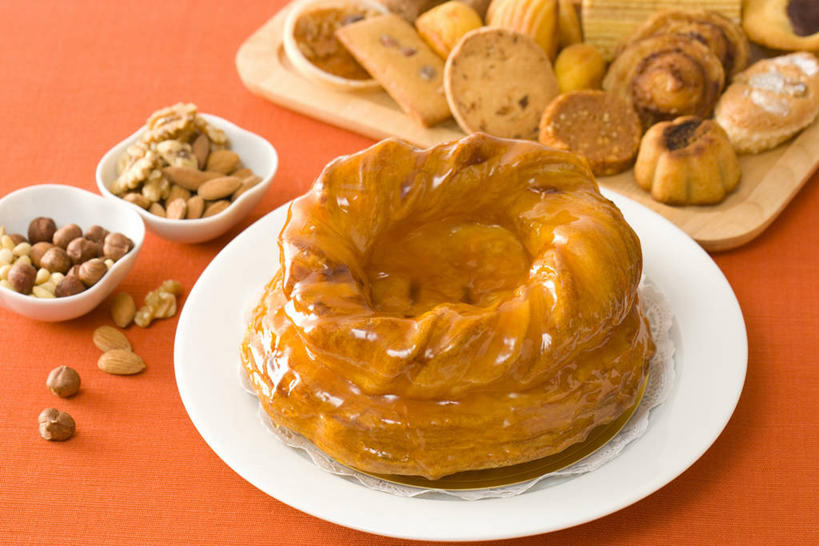 点心,无人,横图,俯视,室内,特写,白天,下午茶,苹果,餐具,一堆,许多,橙色背景,阴影,堆叠,堆积,反射,碟子,盘,影子,陶瓷,食品,案板,陶瓷制品,很多,蛋挞,砧板,食物,糕点,盘子,容器,碟,碗,摄影,影棚,储藏,堆,储存,蛋塔,彩图,高角度拍摄,影棚拍摄,拍摄,苹果蛋挞,贮存