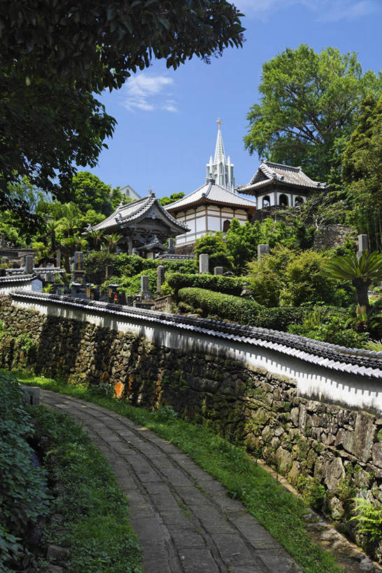 无人,寺庙,竖图,室外,白天,正面,旅游,度假,草地,草坪,名胜古迹,植物,标志建筑,道路,地标,建筑,路,长崎,日本,亚洲,阴影,节日,遗迹,光线,影子,云,云朵,小路,交通,燃烧,云彩,古迹,文化,文物,娱乐,建设,古建筑,草,树,树木,蓝色,绿色,白云,蓝天,天空,阳光,自然,香火,庙宇,天,祈祷,享受,休闲,健康,旅游胜地,放松,许愿,宗教,信仰,生长,晴朗,成长,纪念,祈求,古文明,东亚,日本国,长崎县,九州本岛,九州,九州岛,九州地方,平户,平户市,平安,晴空,彩图,庙,寺