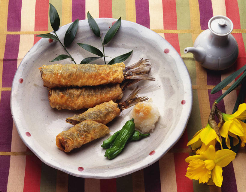 海鲜,无人,横图,俯视,室内,特写,白天,烹饪,餐桌,桌子,蔬菜,餐具,叶子,阴影,新鲜,盛开,反射,鱼,碟子,盘,影子,肉,鱼肉,日本料理,料理,食品,绿叶,花蕾,水产,豆腐皮,菜肴,美食,肉类,鱼类,海洋生物,花,花瓣,花朵,鲜花,食物,盘子,碟,日式料理,花苞,花蕊,日式,嫩叶,摄影,佳肴,有机食品,绿色食品,影棚,沙丁鱼,餐台,鲱鱼,水生动物,海产品,腐竹,水生物,肉食,海底动物,沙甸鱼,沙鲻,沙脑鰛,大肚鰛,真鰛,萨丁鱼,鳁,鲱科,豆腐衣,油皮,叶,叶片,彩图,高角度拍摄,影棚拍摄,拍摄