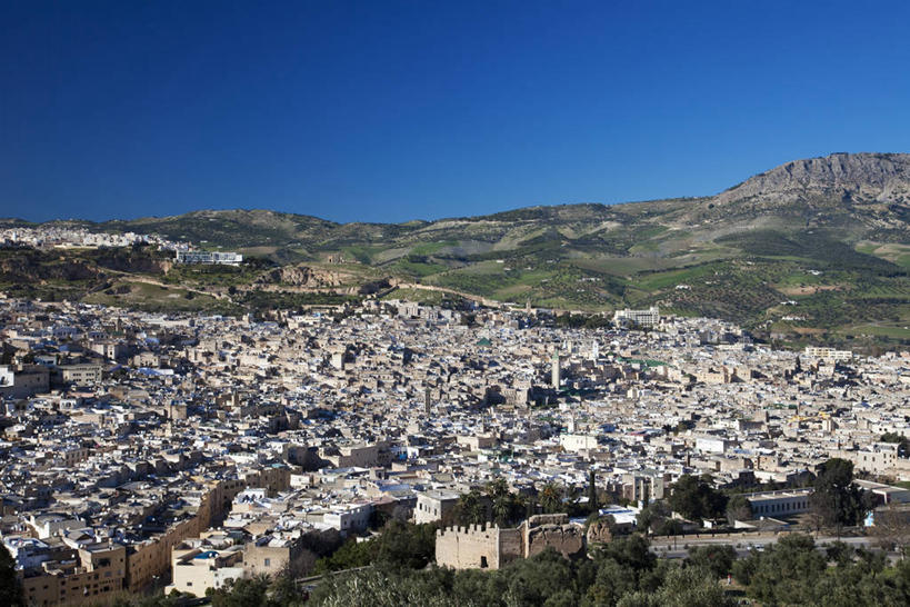 无人,家,横图,俯视,室外,白天,旅游,度假,草地,草坪,美景,山,山脉,植物,城市风光,城市,建筑,非洲,摩洛哥,阴影,光线,影子,房屋,屋子,景观,山峰,公寓,山峦,娱乐,建设,洋房,楼房,住宅,草,树,树木,蓝色,绿色,蓝天,天空,阳光,自然,群山,天,享受,休闲,景色,放松,生长,晴朗,成长,万里无云,阿非利加洲,摩洛哥王国,菲斯,晴空,晴空万里,彩图,高角度拍摄,房子