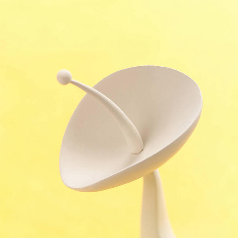 无人,横图,室内,特写,白天,正面,天线,卫星,静物,阴影,黄色背景,反射,影子,一个,白色,模型,摄影,影棚,单个,信号,无线电,卫星天线,卫星通信,卫星信号,彩图,影棚拍摄,拍摄